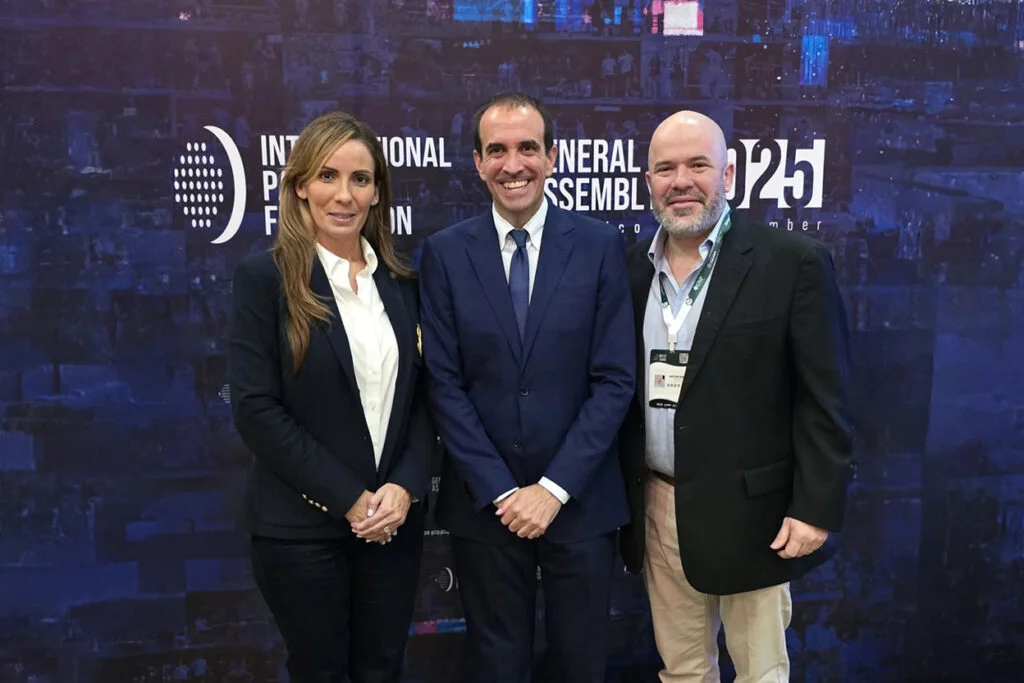 Presidenta de la APP Nancy Barrios, Presidente de la FIP Luigi Carraro, Secretario de la APP Héctor Díaz